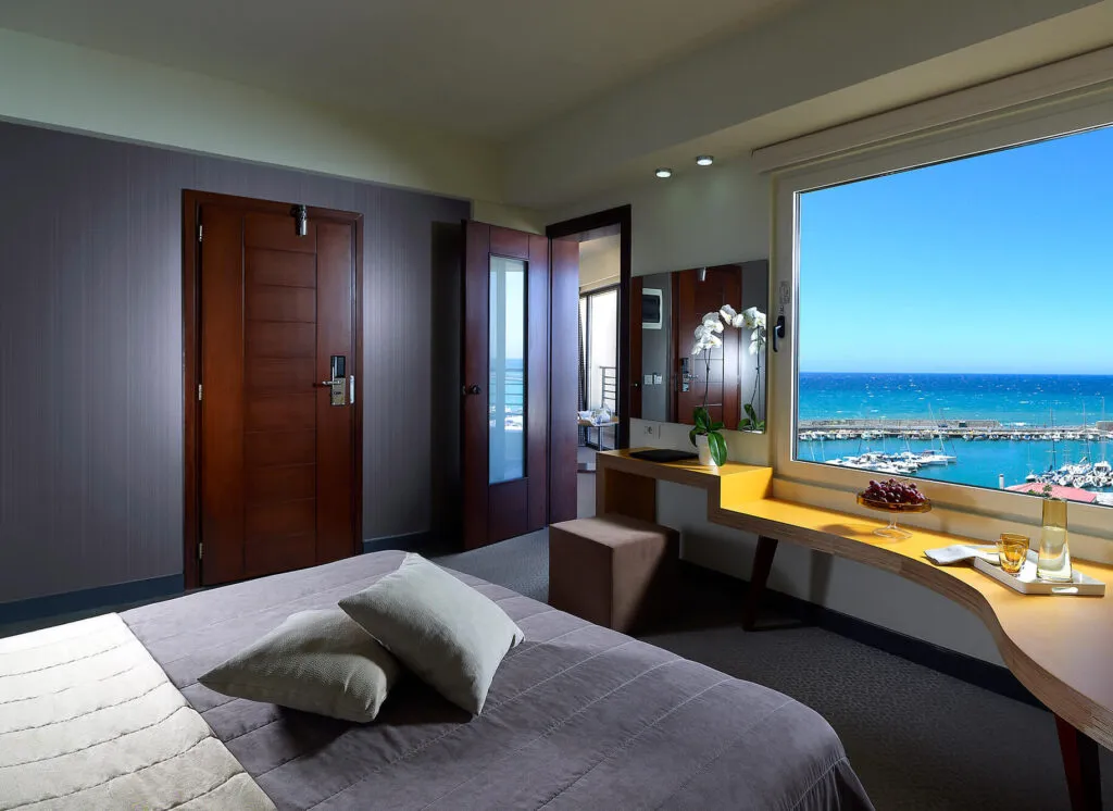 /img/3600-greece-honeymoon-tips.webp
