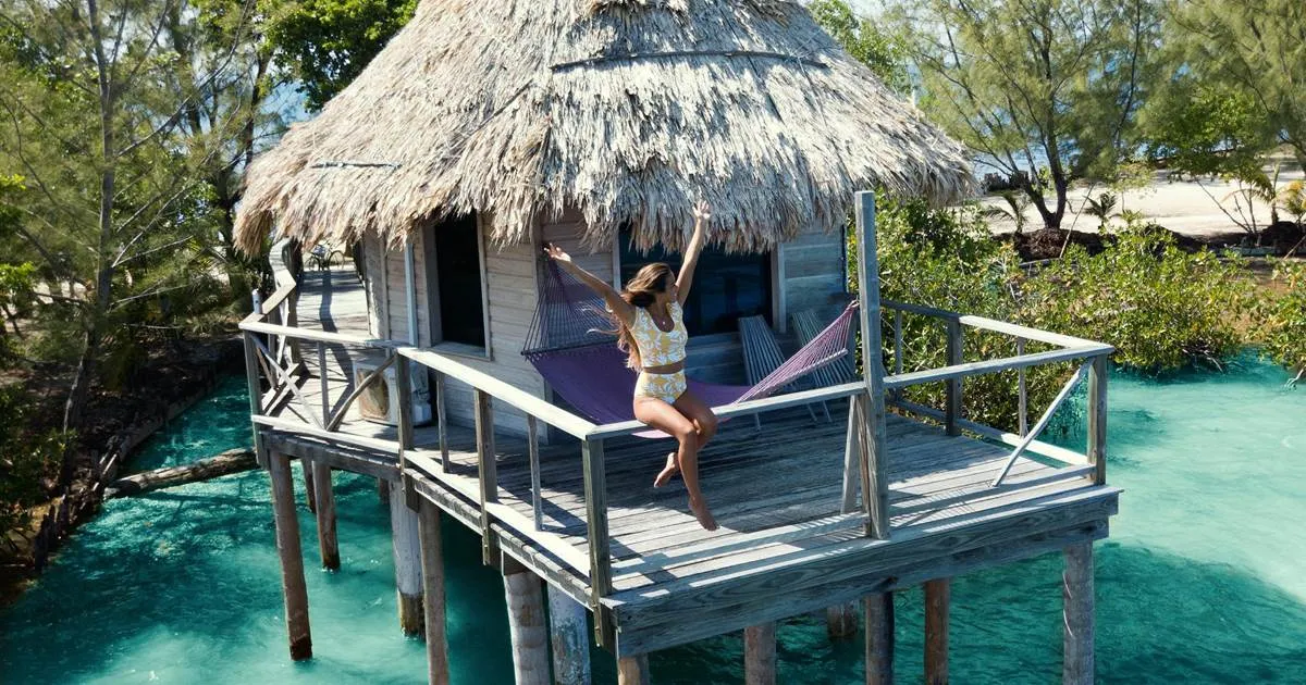 /img/3605-ray-caye-island.webp