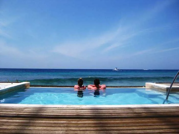 3609 santorini honeymoon couple
