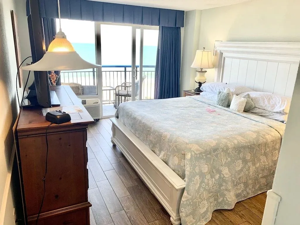 3665 honeymoon suite