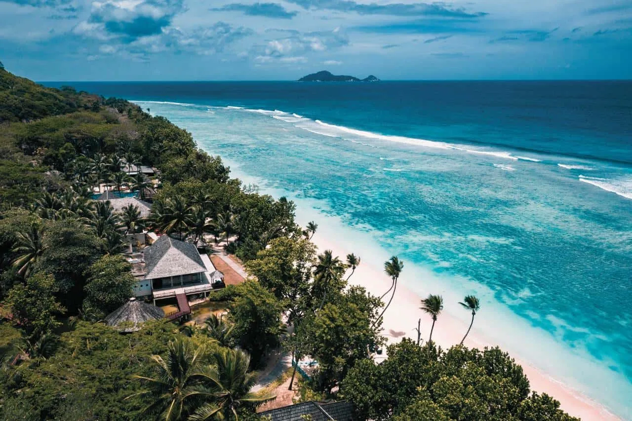 3683 denis private island