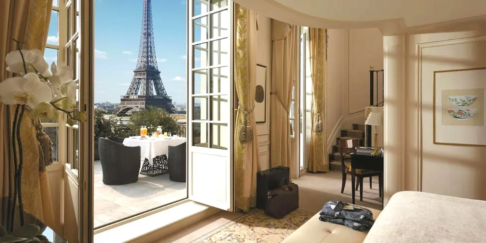 /img/3727-plaza-athenee-paris-hotel.webp