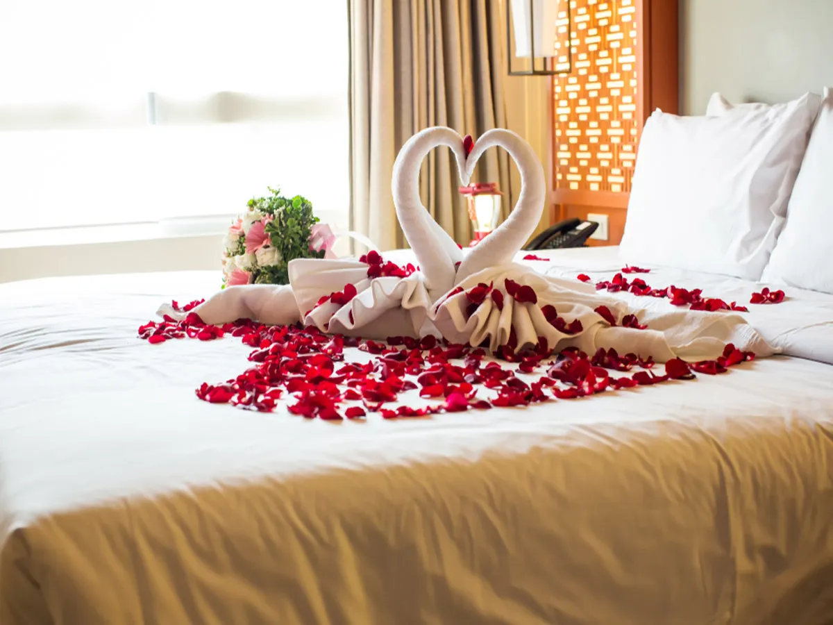 /img/3733-honeymoon-packing-list.webp