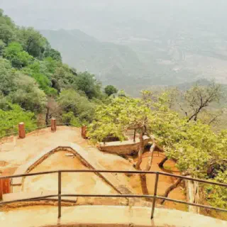/img/3748-mount-abu-hotel-room.webp