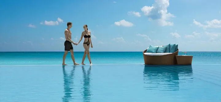 3756 mexico honeymoon couple beach