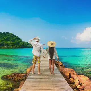 /img/3761-couple-beach.webp