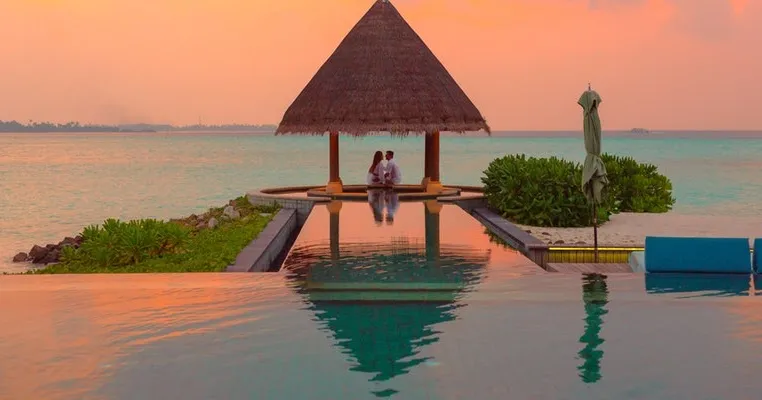 /img/3809-honeymoon-itinerary.webp