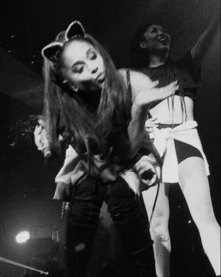3858 ariana grande fan interaction