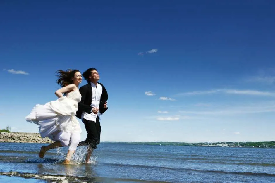 3879 couple beach honeymoon