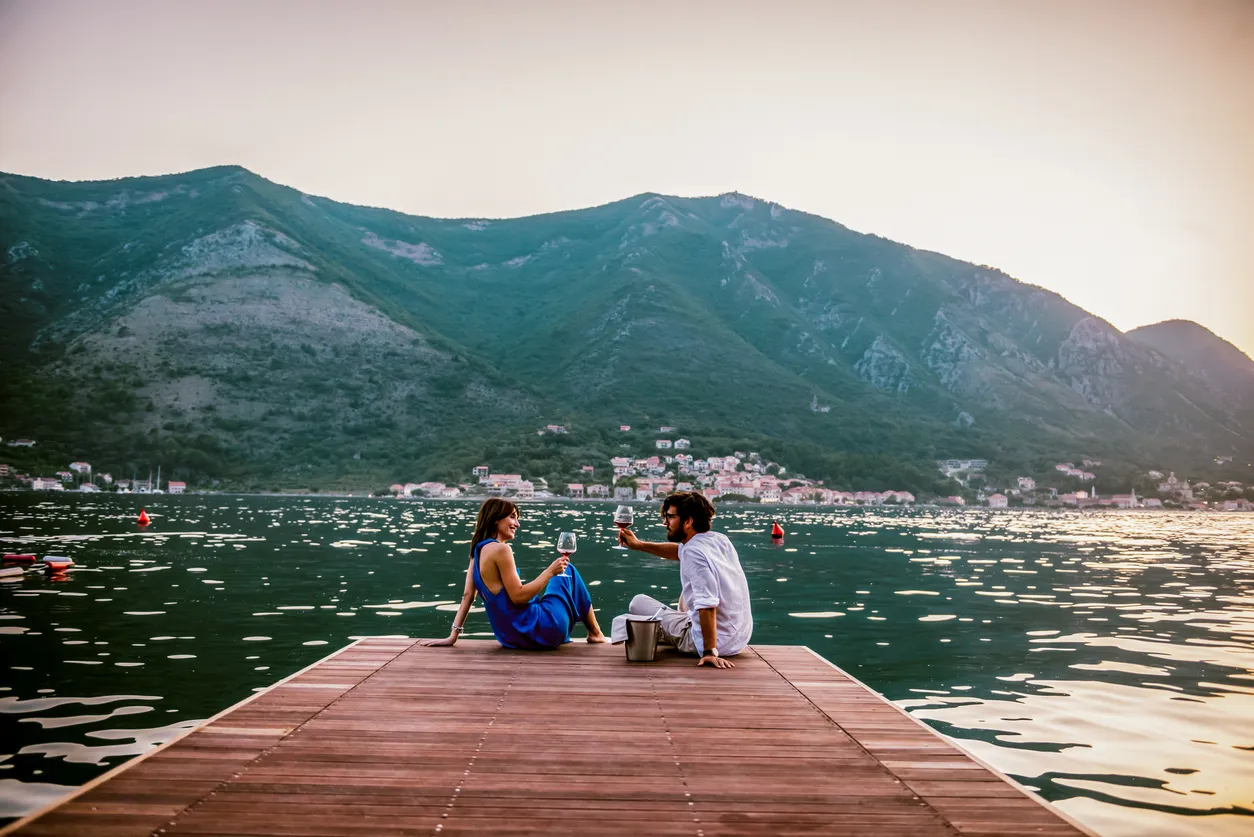 3919 honeymoon couple