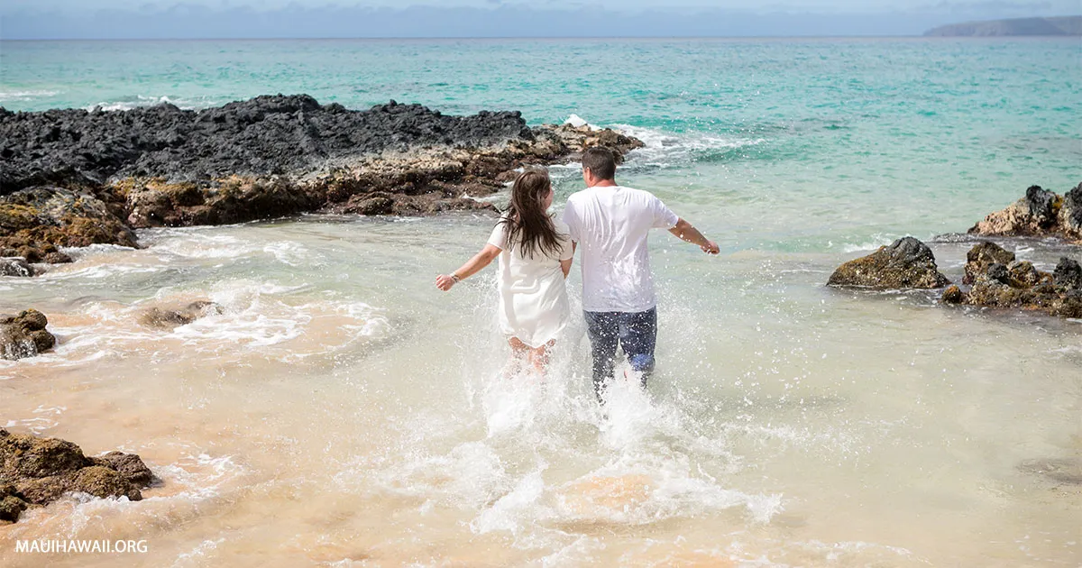 3969 couple beach hawaii